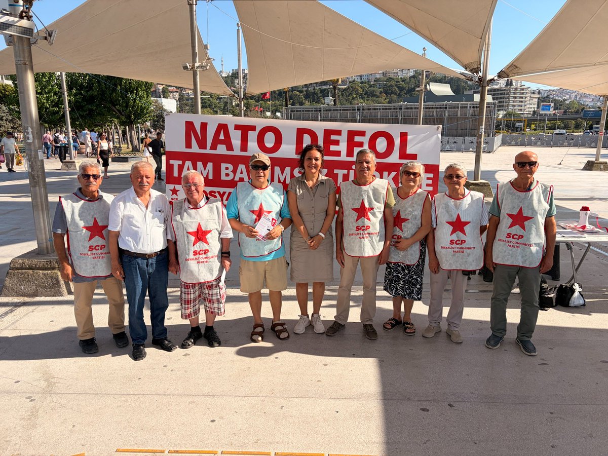 SCPGenelMerkez's tweet photo. Sosyalist Cumhuriyet Partisi İzmir İl Örgütümüz, 7-8 Temmuz’da NATO Zirvesi’ne karşı İzmir’de stant açarak halkımızla buluştu.

NATO’nun emperyalizmin savaş aygıtı olduğunu anlatan bildiriler İzmir halkına ulaştırıldı.

Emperyalizme ve NATO terör örgütüne karşı mücadelemiz kararlılıkla sürecektir.

Kahrolsun NATO!
Yaşasın bağımsız, demokratik Türkiye!

#NATOyaHayır