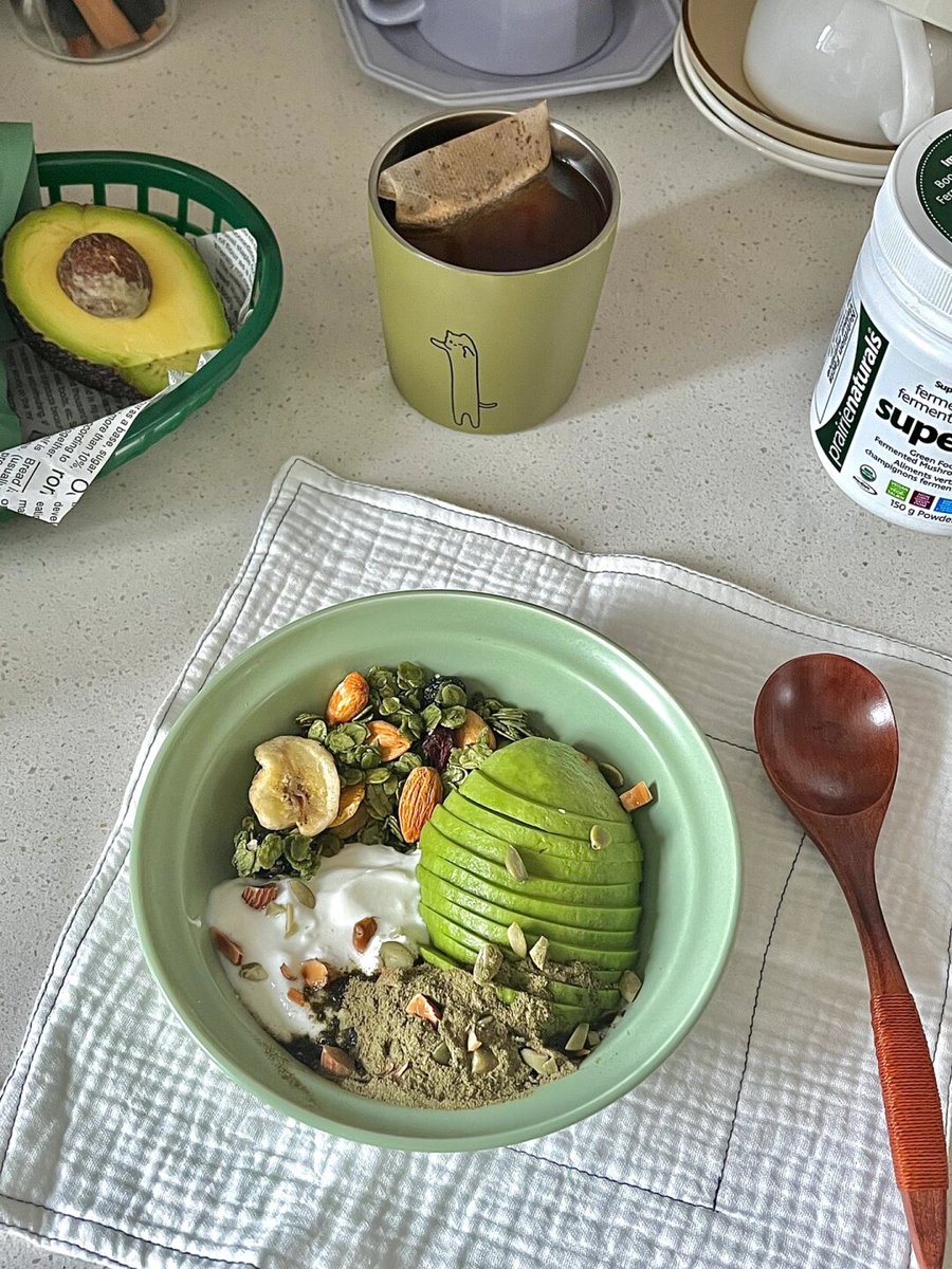 SKokome's tweet photo. Just tried homemade matcha yogurt bowl with fresh berries—sunny morning fuel hits different! ， https://t.co/0Neu9d5DAh