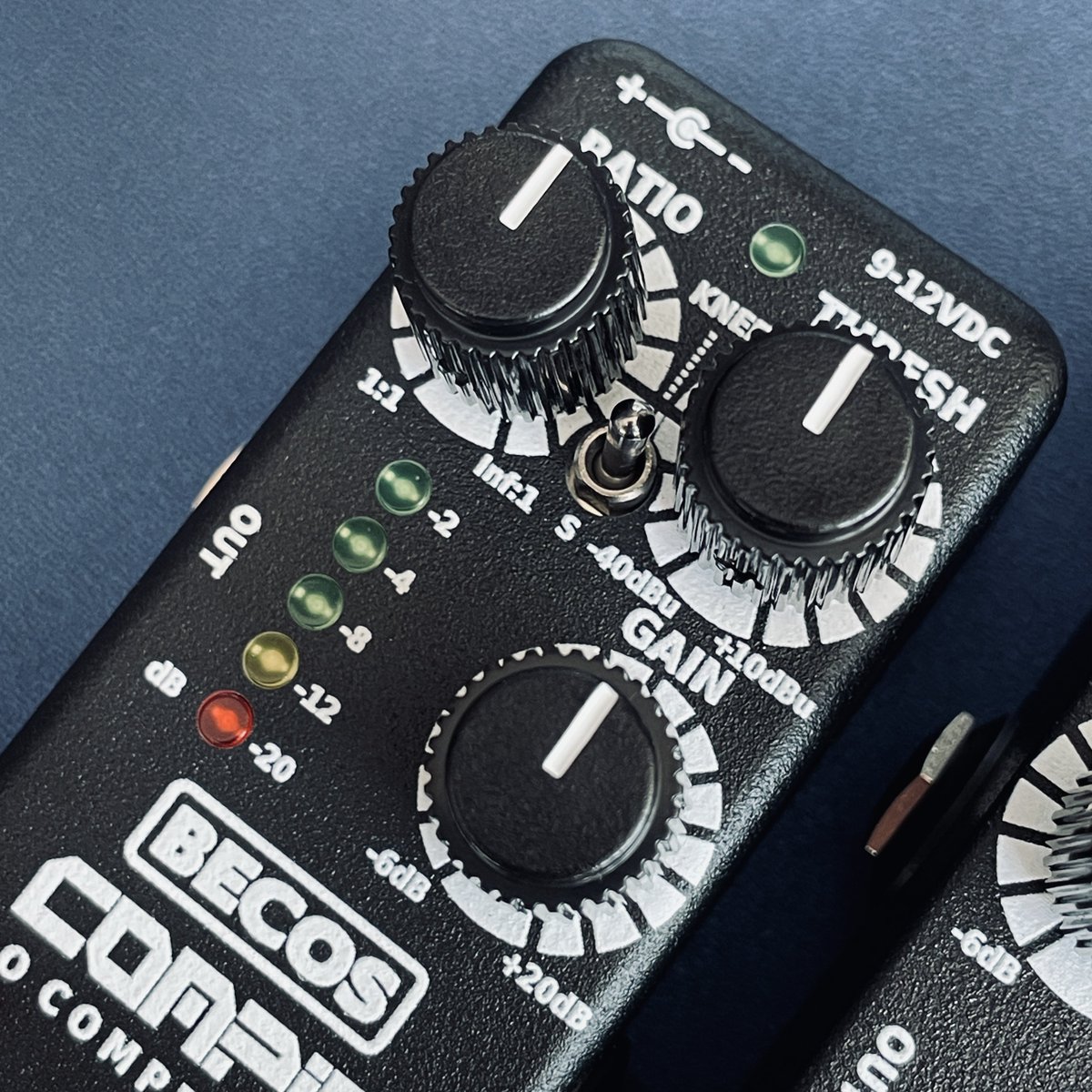 becosfx's tweet photo. CompIQ MINI Pro Compressorは他に類を見ない存在です。
#becosfx #compiqmini #compressorpedal #minicompressorpedal #basscompressor #guitarcompressor https://t.co/pt3wjaKTA1