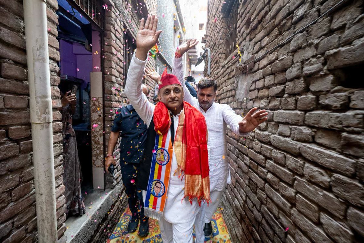 PRABALMITTALAAP's tweet photo. समाजवादी पार्टी के राष्ट्रीय अध्यक्ष, उत्तर प्रदेश के पूर्व मुख्यमंत्री श्री अखिलेश यादव जी को जन्मदिन की बहुत बहुत बधाई व हार्दिक शुभकामनाएं

बाबा श्री महाकाल जी की कृपा सदैव आप पर बनी रहें

!! जय श्री महाकाल !!
@yadavakhilesh https://t.co/V5OuEhwkC5