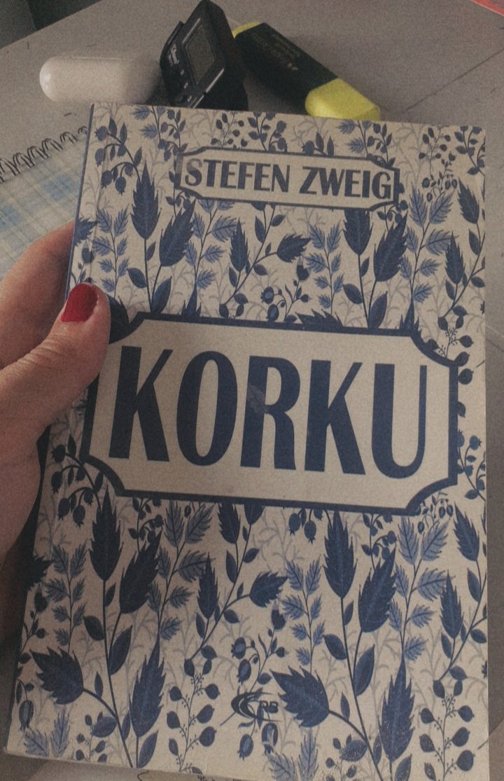 Hayalkrks's tweet photo. "Ve bir şeyi saklamak, söylemekten daha ağır gelir insana…”

~Stefen Zweig https://t.co/Dh5lfoQbee