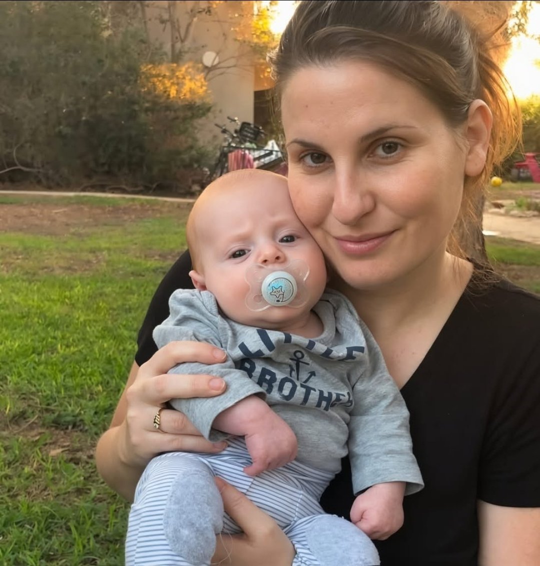 ErnstLissauer's tweet photo. Deze week 1000-dagen geleden. Bibas-familie: moeder, peuter en baby gewurgd in een Hamastunnel onder Gaza omdat het Joden waren. https://t.co/Wp85K3pmpg