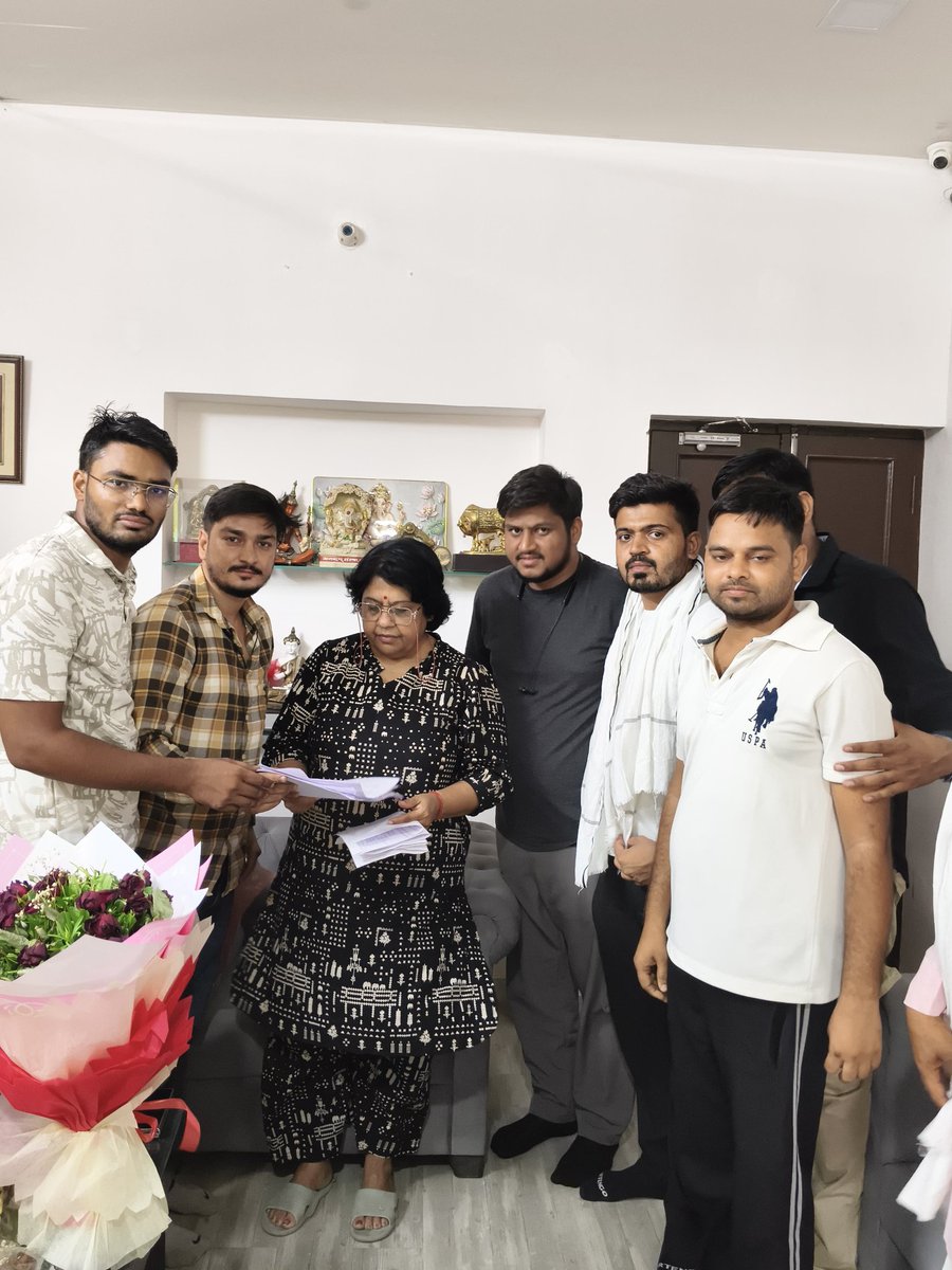 BCINewVacancy's tweet photo. आज राज्यसभा सांसद डॉ. अल्का जी गुर्जर @alka_gurjar उनके आवास पर शिष्टाचारपूर्वक मुलाकात कर कंप्यूटर अनुदेशक भर्ती में MBC वर्ग के बैकलॉग पदों के साथ हुए https://t.co/4AtvUgFNvV