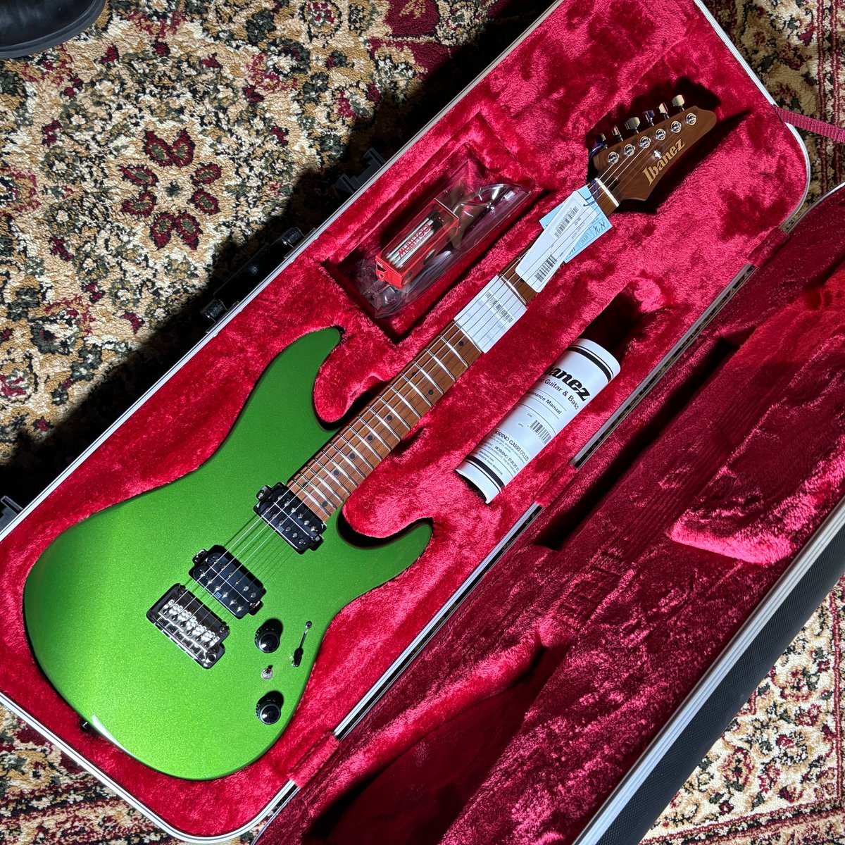 生産完了品！】#Ibanez AZ2402 Apple Green Metallic入荷！鮮やかな