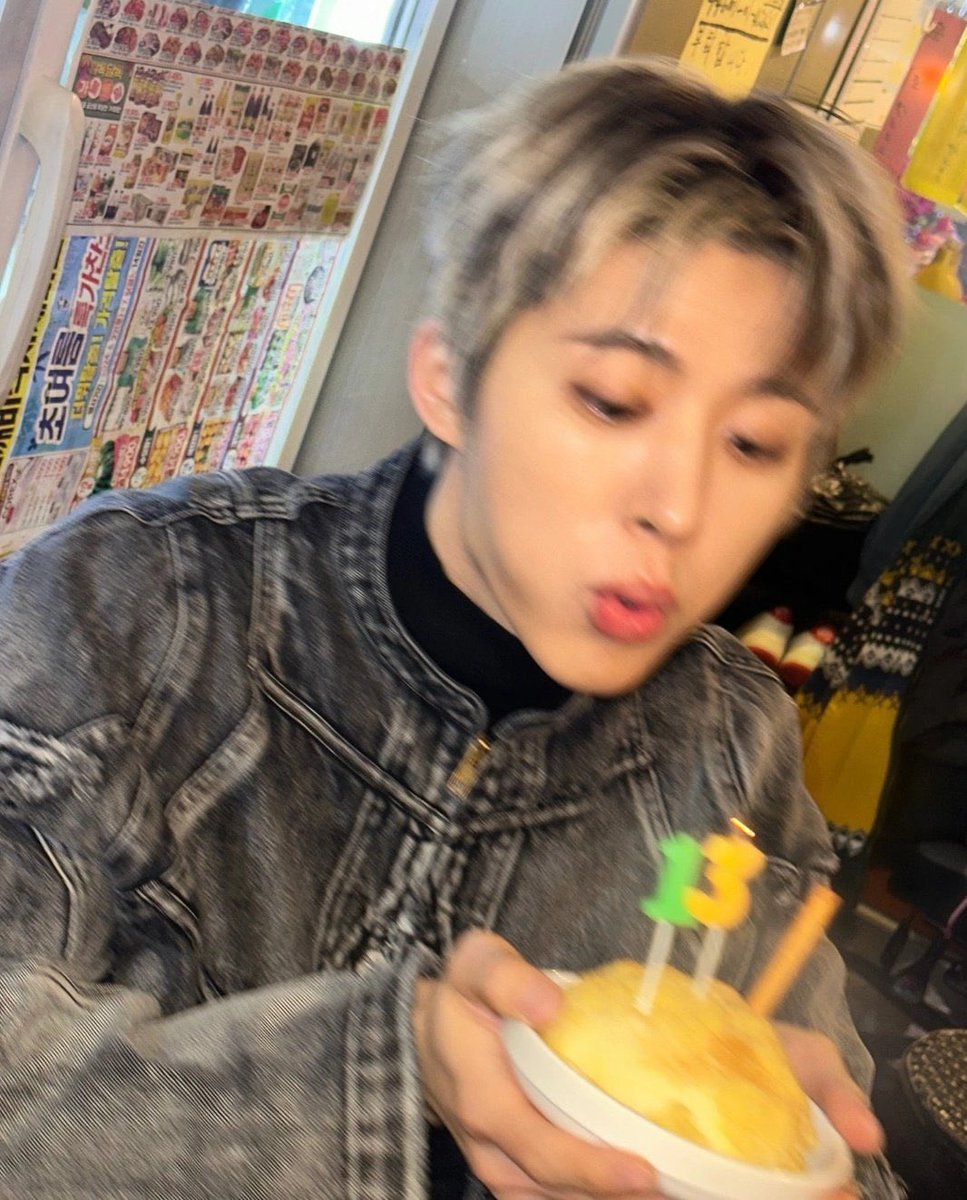 st1here's tweet photo. 케이크랑 있을 때 더 귀여워지는 편 https://t.co/leIWrFOCPN