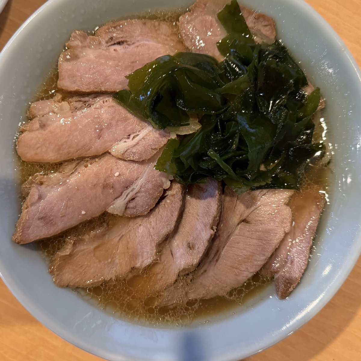 racho_yummy's tweet photo. 🍜【あのラーチョ、復活します】

以前ゲリラ営業でやっていた「ラーチョ」。

「また食べたい」
「もうやらないの？」

そんな声をたくさんいただいていました。

昼営業があるので毎日はできませんが、
朝だけなら、もう一度この一杯を届けられる。

そんな思いで、
期間限定の朝営業を始めます。 https://t.co/mjjfKrkAfc