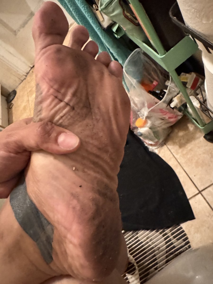 FriendlyFootNYC's tweet photo. Dawgs out exploring! #malefeet #manfeet #barefoot #feet https://t.co/5X05CJDcXW