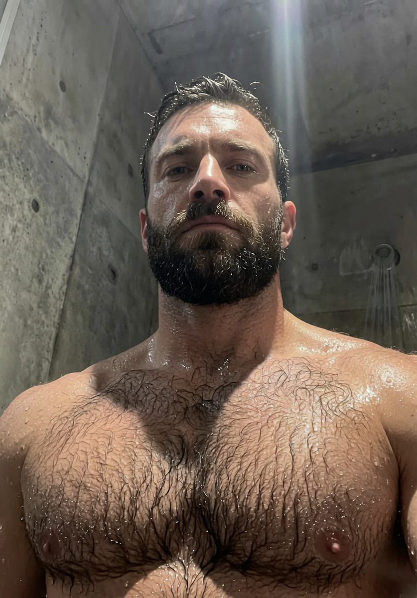 bigbull124's tweet photo. Do you like them hairy ? https://t.co/yB6UOdXq6o