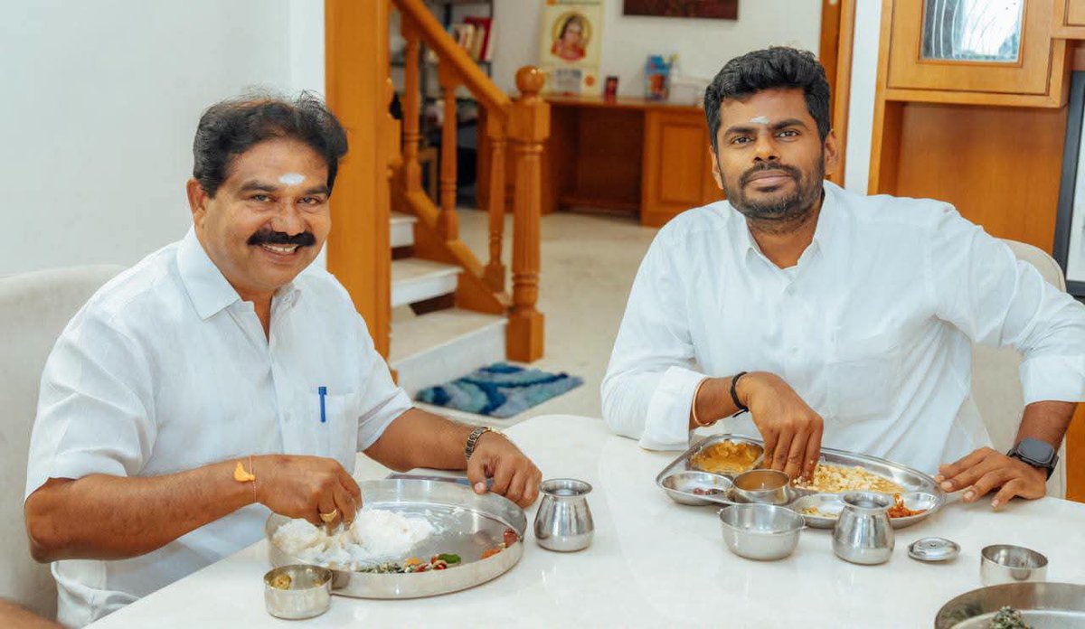 MODIFORCE_TIRI's tweet photo. 𝗜𝗥𝗥𝗘𝗣𝗟𝗔𝗖𝗘𝗔𝗕𝗟𝗔𝗘 @annamalai_k 𝐉𝐢
𝗨𝗡𝗜𝗧𝗘 𝗙𝗢𝗥 𝗔 𝗗𝗥𝗨𝗚-𝗙𝗥𝗘𝗘 𝗧𝗔𝗠𝗜𝗟 𝗡𝗔𝗗𝗨
🚫
கோயம்புத்தூரில் #WeTheLeaders இயக்கத்தின் வழிகாட்டி திரு. K. Annamalai IPS அவர்களை அவரது இல்லத்தில் நேரில் சந்தித்து, வருகிற ஜூலை 26 அன்று திருச்செந்தூரில் நடைபெறவுள்ள மாபெரும் போதைப்பொருள் ஒழிப்பு விழிப்புணர்வு நிகழ்ச்சி தொடர்பான ஏற்பாடுகள், மக்கள் பங்கேற்பு, இளைஞர் எழுச்சி மற்றும் முன்னெடுப்புகள் குறித்து விரிவாக ஆலோசனை நடத்தினோம்.

போதைப்பொருளற்ற தமிழ்நாடு என்பது ஒரு கனவு மட்டுமல்ல... நாம் அனைவரும் ஒன்றிணைந்து செயல்பட்டால் நிச்சயம் உருவாக்கக்கூடிய இலக்கு.

ஒவ்வொரு இளைஞரும் சமூக மாற்றத்தின் தூதுவராக மாற வேண்டும். ஒவ்வொரு குடும்பமும் போதைக்கு எதிராக குரல் கொடுக்க வேண்டும். ஒவ்வொரு ஊரும் விழிப்புணர்வின் மையமாக மாற வேண்டும்.

மாறுவோம்... மாற்றுவோம்...!
போதையற்ற எதிர்காலத்தை நம் தலைமுறைக்கு உருவாக்குவோம்.

Regards,
ரா. சிவமுருக ஆதித்தன்

இளைஞர்கள், பெண்கள், பொதுமக்கள், சமூக அக்கறை கொண்ட அனைவரும் We The Leaders இயக்கத்தில் இணைந்து மாற்றத்தின் ஒரு பகுதியாகுங்கள்.

JOIN:
https://t.co/hamCQwg4bh

FOLLOW:
https://t.co/xRyaT3Kt9L

https://t.co/kZM5BKazwJ

#WeTheLeaders
#WTL_WhiteBandMonth