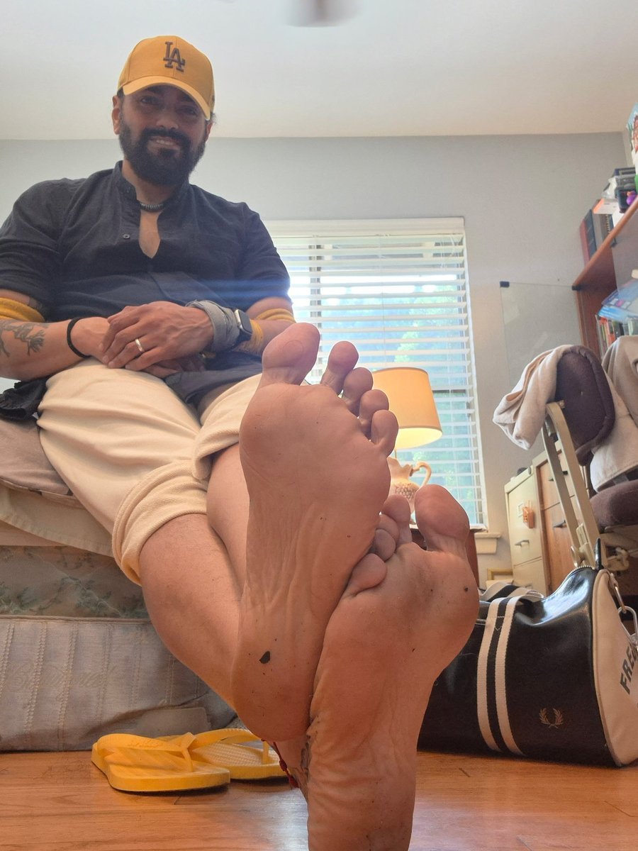 FriendlyFootNYC's tweet photo. Just odds and ends from last week #malefeet #barefoot #feet https://t.co/3H7i8ByKvd