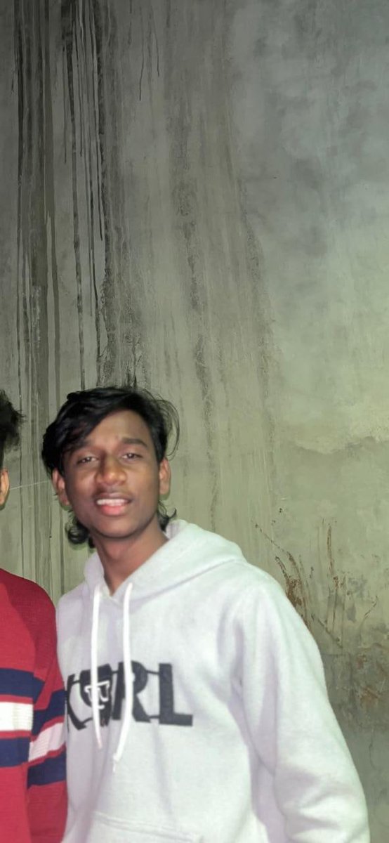 AngrySaffron's tweet photo. Jaw-dropping Family Racket!

A Hindu minor girl was groomed and molested by Sameer Allabhaksh Maner in Ichalkaranji, MH.

His brother Sahil used fake IDs to ensnare many minor Hindu girls while mother Najma and father Allabhaksh openly supported these crimes against 5 families.  

Police have so far registered complaints from 2 families.

@DGPMaharashtra @NCWIndia @NCPCR_