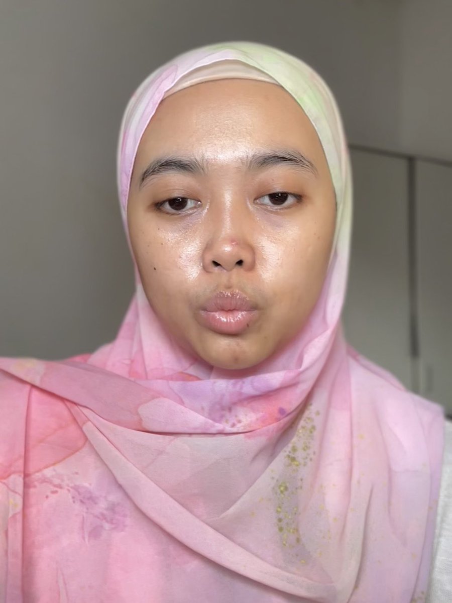 beautiaf's tweet photo. “kok aku tiap makeup ga keliatan ya?”

sini aku kasih tips biar makeup lebih elevated, fresh dan keliatan di FOTO. semuanya pake brand lokal tanpa harus pake softlens.😋🌷

from this                          to this https://t.co/l5XTyoARbz