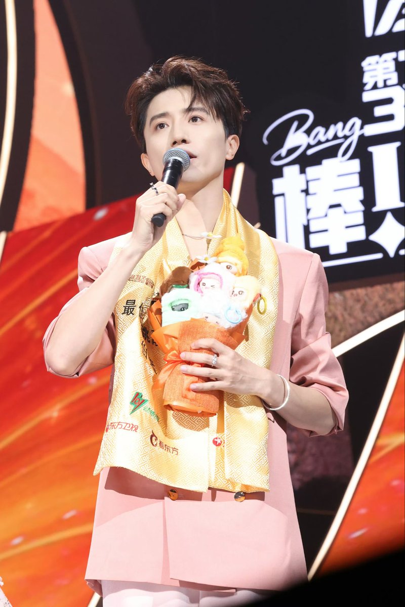 realTangBoYuan_'s tweet photo. 【20260629｜伯远FM0211电台】 

‘มุ่งมั่นสร้างสรรค์ความฝันต่อไป ทำผลงานให้สมกับความคาดหวัง’

ขอบคุณรางวัล「最佳唱跳歌手 Best Singer-Dancer 」

@ งานประกาศรางวัล 东方风云榜 ·Chinese Top Ten Music Awards ครั้งที่ 33

🔗https://t.co/i46GE0cJrw

#伯远 #BoYuan #ป๋อหย่วน https://t.co/DSogd0kbVl