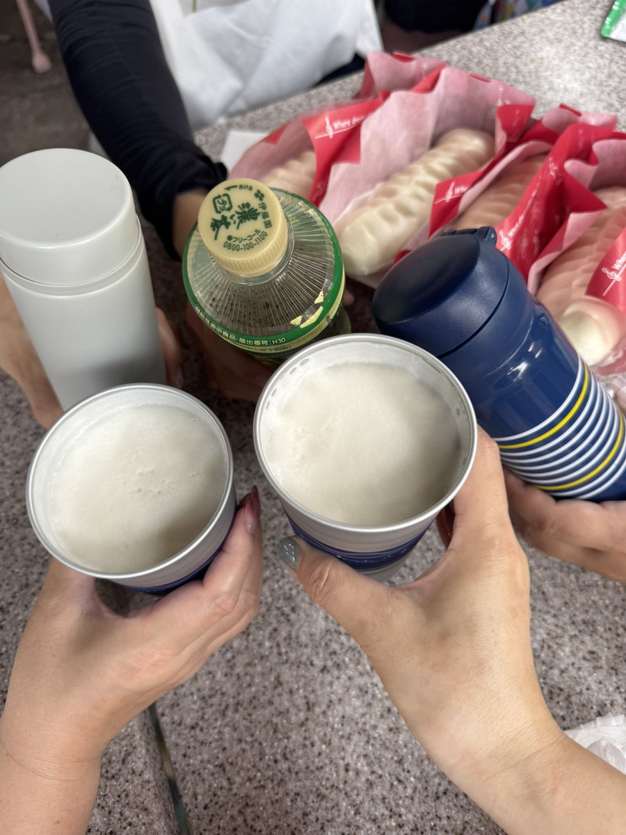 2_3jkmoon's tweet photo. 昨日はいつものみんなとディズニー🏰
パルパルーザ初めてインパしたけど、色とか世界観が好みに合いすぎてて🍭🧁🍒来年もあったら行きたいなぁ！

空いてて、雨も降らず、朝から夜まで満喫✨楽しかった〜❣️
これ以上暑いとしんどいから、次は秋以降でw https://t.co/HAceIRsEPP