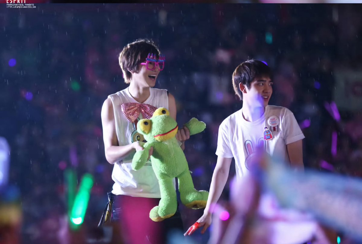 chansoo__s2712's tweet photo. 𝑻𝒉𝒊𝒔 𝒃𝒐𝒏𝒅 𝒃𝒆𝒕𝒘𝒆𝒆𝒏 𝒖𝒔
𝑪𝒂𝒏'𝒕 𝒃𝒆 𝒃𝒓𝒐𝒌𝒆𝒏 

𝑫𝒐𝒏'𝒕 𝒍𝒊𝒔𝒕𝒆𝒏 𝒕𝒐 𝒕𝒉𝒆𝒎
'𝑪𝒂𝒖𝒔𝒆 𝒘𝒉𝒂𝒕 𝒅𝒐 𝒕𝒉𝒆𝒚 𝒌𝒏𝒐𝒘 
𝑾𝒆 𝒏𝒆𝒆𝒅 𝒆𝒂𝒄𝒉 𝒐𝒕𝒉𝒆𝒓, 𝒕𝒐 𝒉𝒂𝒗𝒆, 𝒕𝒐 𝒉𝒐𝒍𝒅
𝑻𝒉𝒆𝒚'𝒍𝒍 𝒔𝒆𝒆 𝒊𝒏 𝒕𝒊𝒎𝒆, 𝑰 𝒌𝒏𝒐𝒘 

#찬디 #chansoo https://t.co/4ZHDB7LehY
