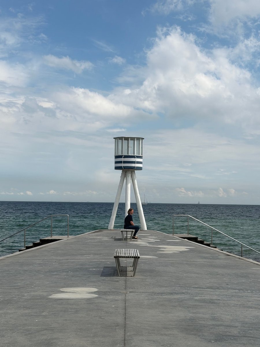 ELLEDECOR_Japan's tweet photo. アルネ・ヤコブセンが愛した海辺へ。光と風を感じる北コペンハーゲン建築旅
https://t.co/P3Z3pIGpY0

ヤコブセンをより深く知るなら、いま訪れるべきは、北コペンハーゲン。「ベルビュー・ビーチ」から終の棲家「スーホルム」まで、アルネ・ヤコブセンのモダニズムを辿る。 https://t.co/zYE2bNIn8Z