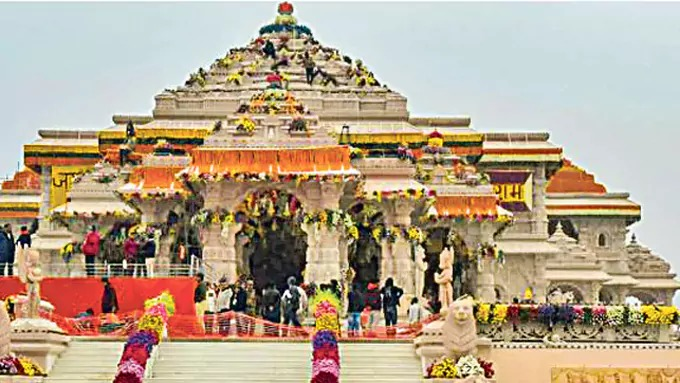 NEWSENSE008's tweet photo. అయోధ్య రామమందిరం విరాళాల నిధుల మళ్లింపుపై జరుగుతున్న విచారణలో మైండ్ బ్లోయింగ్ విషయాలు బయటపడుతున్నాయి.
కానుకల లెక్కింపులో కొంతమంది సిబ్బంది దొంగిలించిన డబ్బును వెంటనే బయటకు తీసుకెళ్తే దొరికిపోతామనే భయంతో, ఆ సొమ్మునంతటినీ ఆలయ మరుగుదొడ్లలో దాచి ఉంచారు.
#RamTemple #AyodhyaFiles https://t.co/teWWXFoxYn