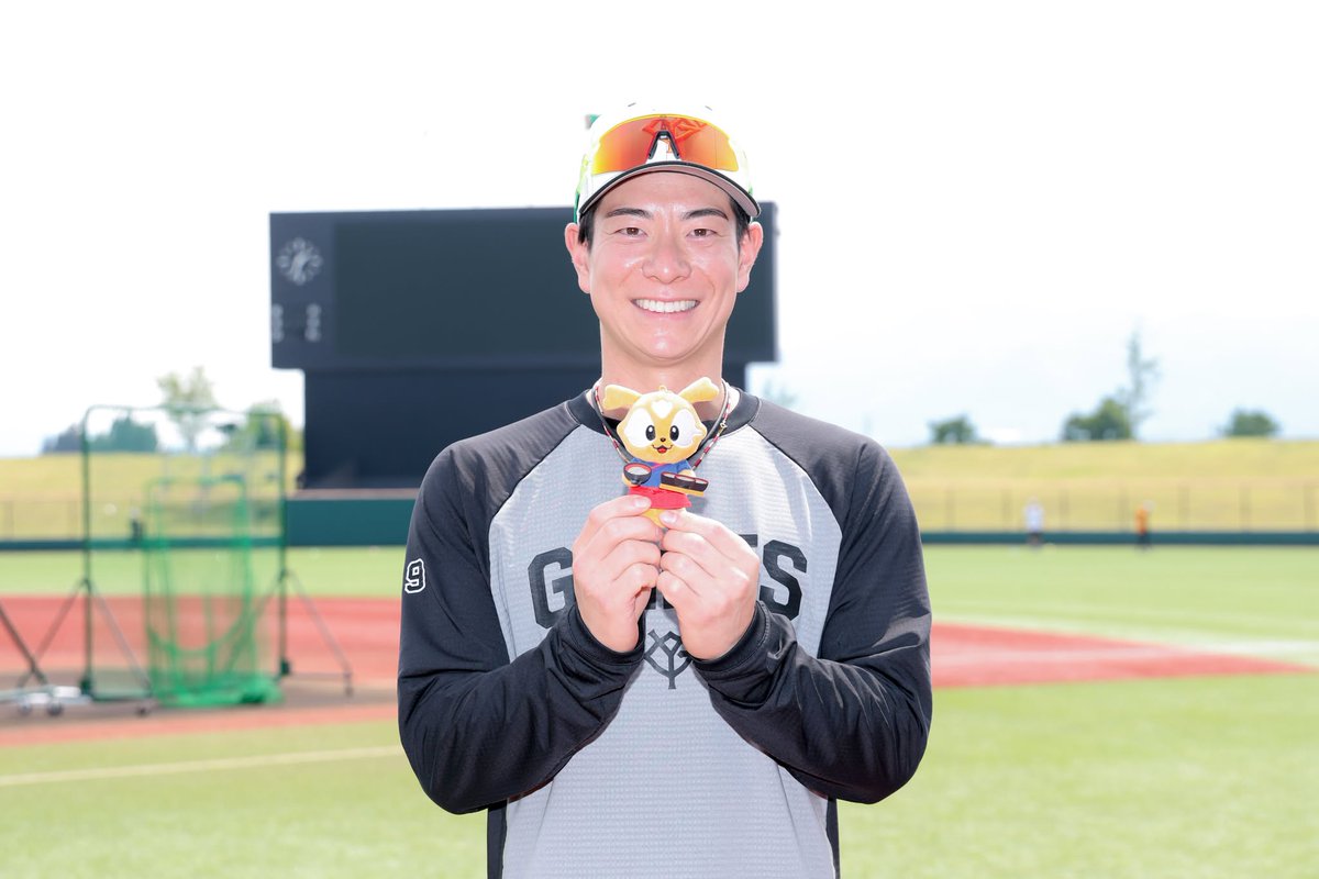 TokyoGiants's tweet photo. 【一軍】巨人 vs ヤクルト
きたぎんボールパーク🏟
18時試合開始⚾

盛岡開催記念グッズを好評販売中👍
https://t.co/f9hj2jrE4s https://t.co/7cJbgrSb33