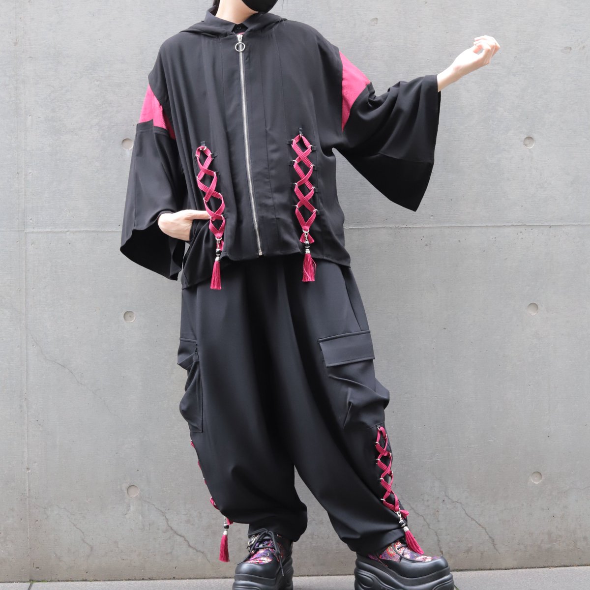REZEN__Official's tweet photo. 【New Arrival】
レースアップ×タッセル
https://t.co/qHOGy4Eqgu

ディテールと配色が目を惹くセットアップが、本日発売！
フードやバルーンシルエットが、カジュアルな雰囲気を演出します。 https://t.co/CKb6SvP5zh