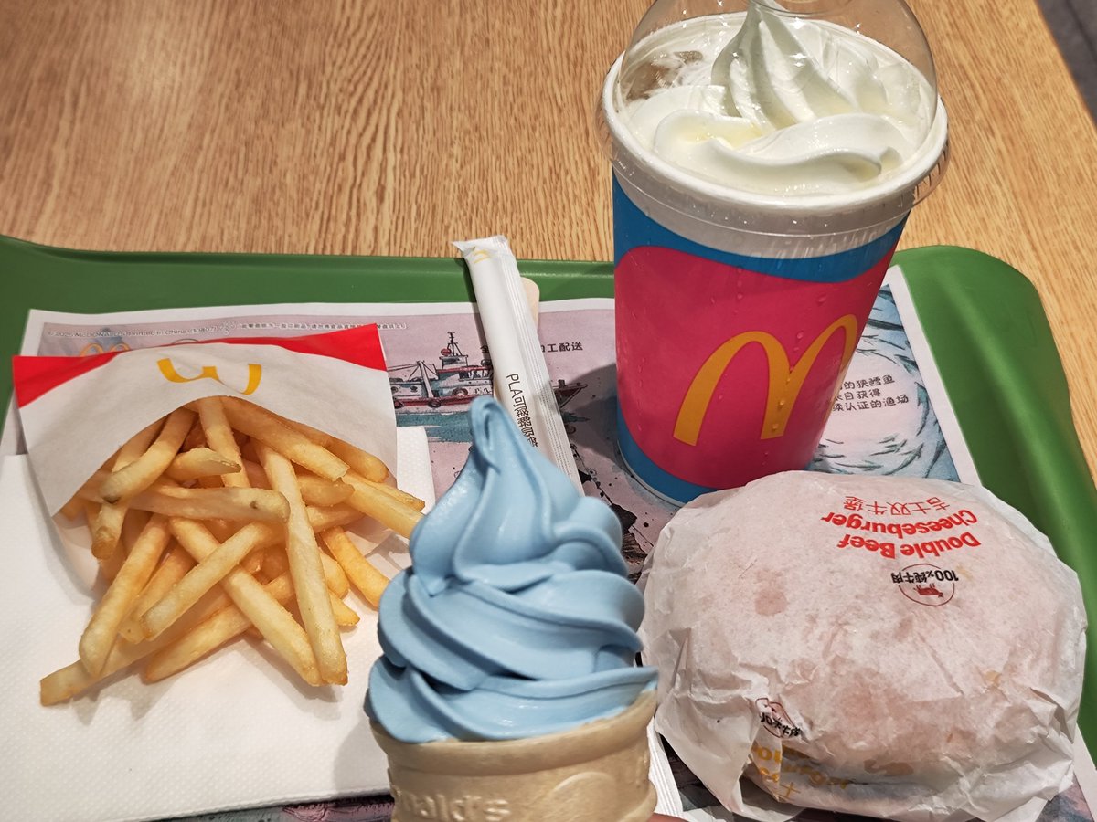 Wwk_Kevin's tweet photo. @mushroom_mobile こっちもマック！
割引重ねまくって ¥16.9 中国元 (今の時点405円くらい？) になった ( https://t.co/1t4Lc701Bx