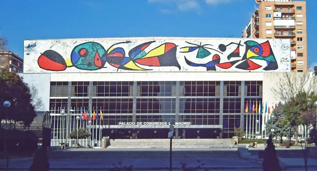 info_iskama's tweet photo. La nueva sede de ONU Turismo se inauguró el lunes en el antiguo Palacio de Congresos de Madrid, coincidiendo con el primer aniversario de la Conferencia sobre Financiación para el Desarrollo Sostenible celebrada en Sevilla. https://t.co/zWAjEy8cwl