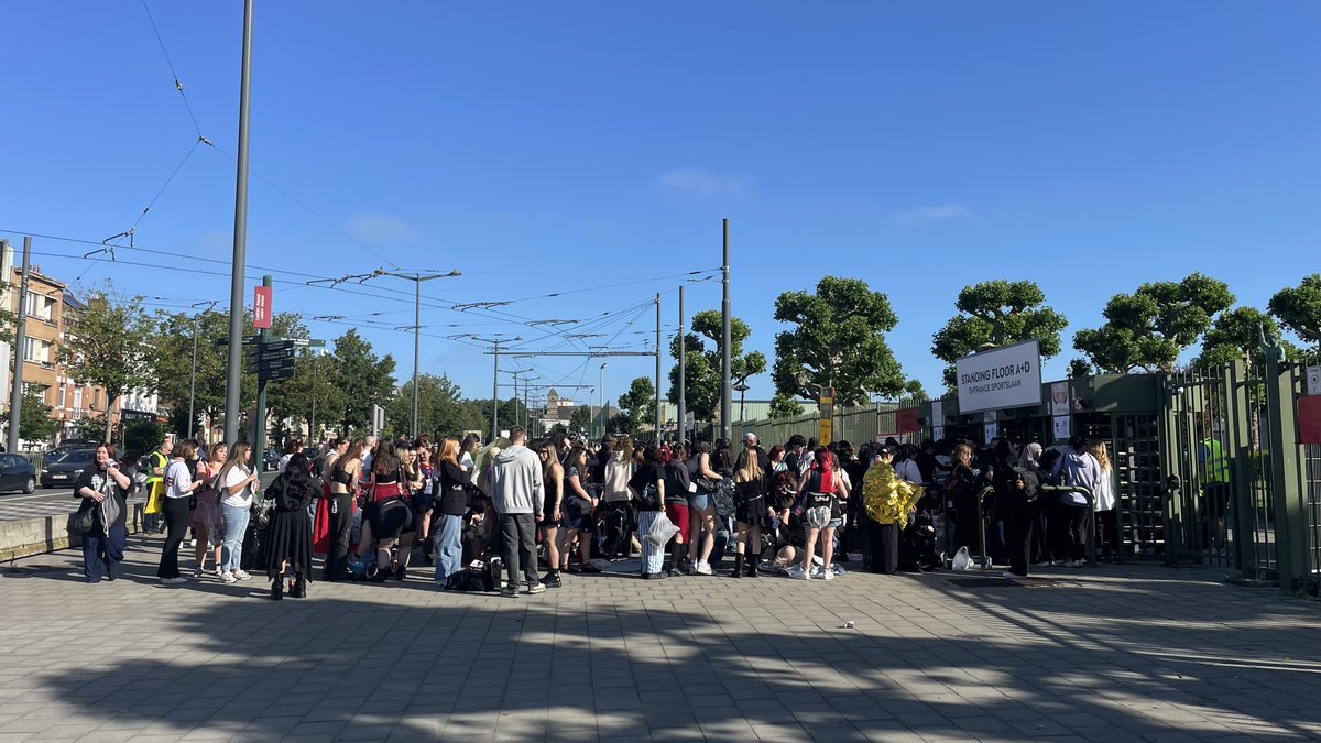 BE_BTSGALAXY's tweet photo. ARMY~

Thank you to all of you who helped me unload the banners from the van !

I am standing at the entrance of Tribune one ! Come get your banner 💜✨🫶

#Moonie https://t.co/WU0st5mPi5