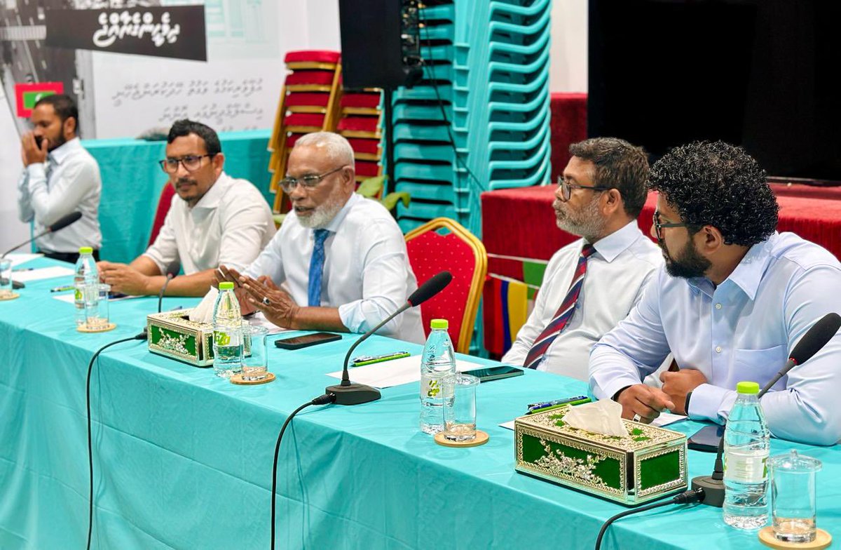 pnc_secretariat's tweet photo. ކޮންގްރެސް ޕާޓީގެ ޚާއްސަ ވޮލަންޓިއަރުންގެ ޓީމާ ޕާޓީގެ ލީޑަރޝިޕްގެ ފަރާތުން ބައްދަލުކުރެއްވުން. މި ބައްދަލުވުމުގައި  11 ޖުލައި 2026 ގައި ބޭއްވުމަށް ހަމަޖެހިފައިވާ ޕާޓީގެ ދާއިރާތަކާއި ސްޓިއަރިންގް ކޮމިޓީތަކުގެ އިންތިޙާބުގެ އިންތިޒާމްތައް ހަމަޖެއްސުމާއި ގުޅޭގޮތުން މަޝްވަރާ ކުރެވިފައިވޭ.

#DhiveheengeRaajje 
#CongressPartyMV