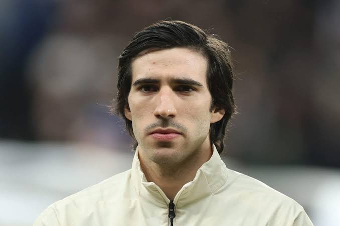 ChrisCowlin's tweet photo. "Tottenham could break their transfer record for the second time in a week as talks remain ongoing with Newcastle over a deal for Sandro Tonali. He is said to be open to the move to Spurs in a deal which is expected to cost upwards of £90m in transfer fees." - The Standard 

#COYS #THFC