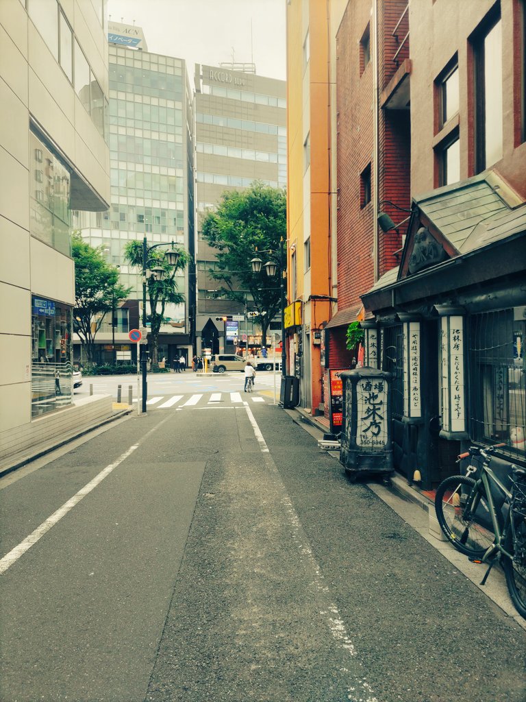 m_atsundo's tweet photo. いよいよ7月。
この路地の先に、何があるのか。 https://t.co/9BLJaxkwwd