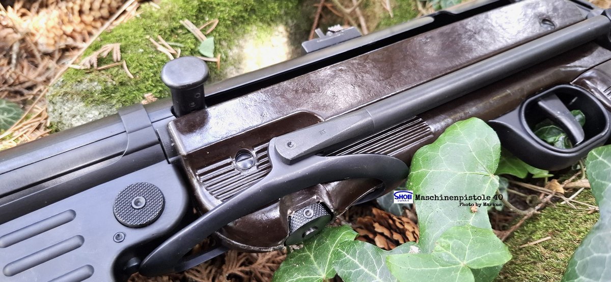 tomio_matsumoto's tweet photo. Shoei Maschinenpistole 40 replica model:
Our German friend Markus has once again sent us some amazing pictures of our MP40!
ドイツの友人のMarkusが再び我々のMP40の素晴らしい写真を送ってくれました!
#shoeiseisakusho
#modelgun
#モデルガン
#maschinenpistole40
#mp40
#ww2reenactment https://t.co/HSIEJWvW9p
