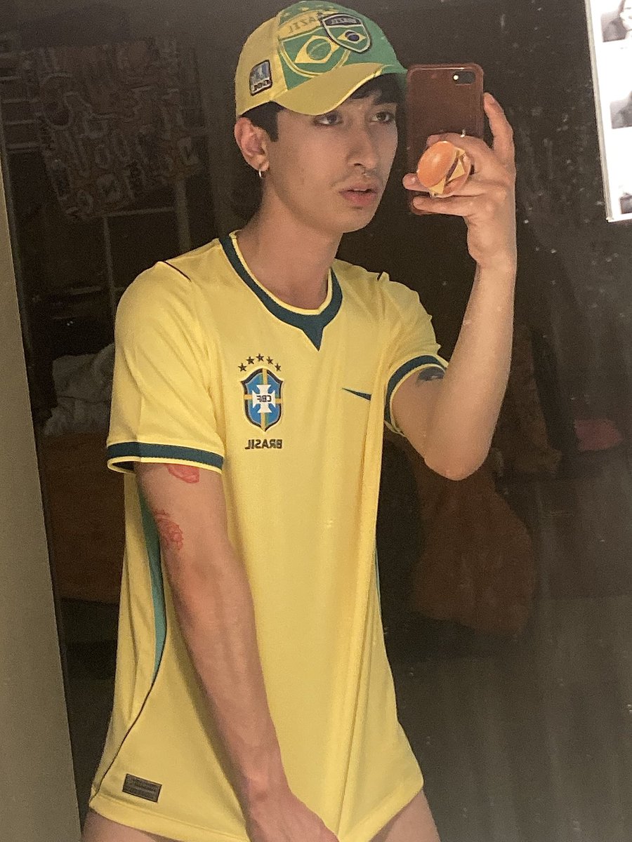 slydilustrous's tweet photo. ai que loucura, ele bota a mão na minha xota, me faz gemer igual uma puta https://t.co/tva4Emu88y