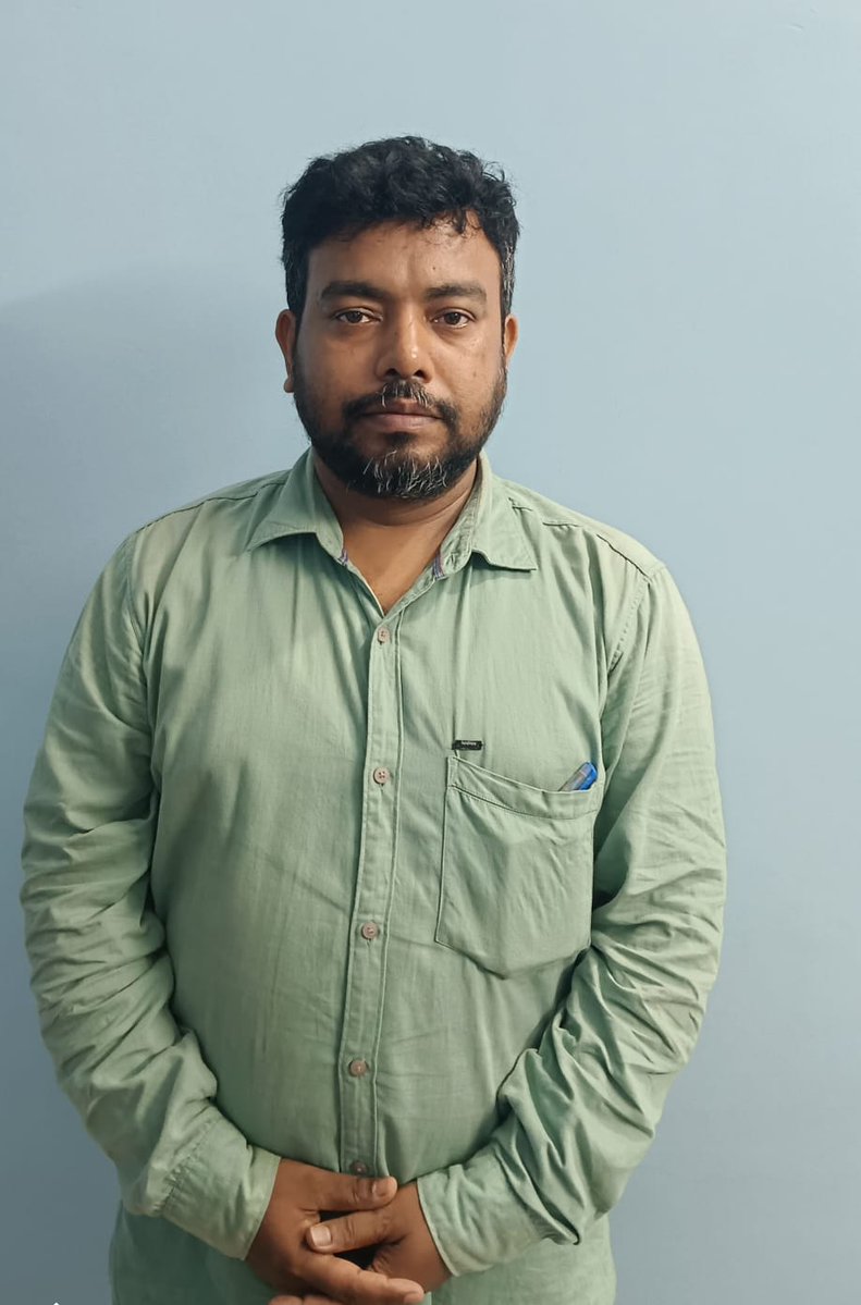 NaxatraNewsOdia's tweet photo. ଦୁଇ ଯନ୍ତ୍ରୀ ଗିରଫ। କନ୍ଧମାଳ ଜିଲ୍ଲାର କୋଟଗଡ଼ ବ୍ଲକର ଦୁଇ ଯନ୍ତ୍ରୀ ପ୍ରଶାନ୍ତ ପାତ୍ର ଓ ପ୍ରଫୁଲ୍ଲ ବେହେରା ଗିରଫ। ମନରେଗା ସ୍କିମରେ ୪୨ଲକ୍ଷ ଟଙ୍କା ହେରଫେର ମାମଲାରେ ବାନ୍ଧିଲା ଭିଜିଲାନ୍ସ। ସହକାରୀ ଯନ୍ତ୍ରୀ ପ୍ରଶାନ୍ତ ପାତ୍ର ଓ କନିଷ୍ଠ ଯନ୍ତ୍ରୀ ପ୍ରଫୁଲ୍ଲ ବେହେରା।
#arrest #twoengineers #kotagarhblock #kandhamal #MGNREGS #Fraud #42lakhs