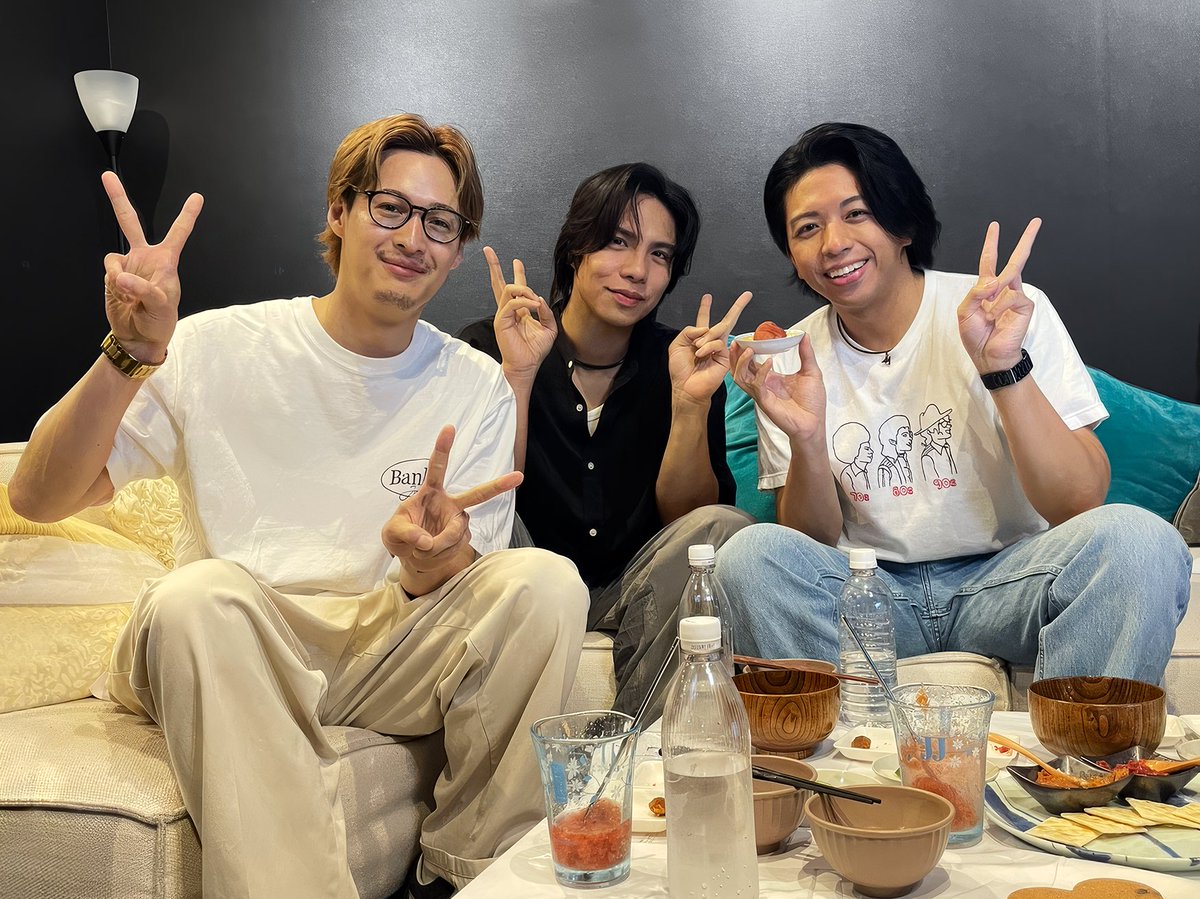 nihonchokuhan_'s tweet photo. え、これは欲しい…って声出ます🗣️´-
ついに発表です…

日直ライブコマース限定のMATSURI🎁
チェキ当たる📸
しかも👉世界に1枚のレアチェキ✨

MATSURIの御三方の完全限定、世界に1枚のチェキが当たる…！
応募は簡単…⚠️
このアカウントのフォロー＆いいねだけ✨
@nihonchokuhan_ 
さらに👉引用リポストで当選率UP🔥
推しメンバーも教えてくださいね👂
これは参加しないと絶対後悔しちゃう…
@MATSURI_6_O 
@kenji_matsuri 
@makoto_matsuri 
@yuuki_matsuri 

#チェキ #チェキプレゼント #MATSURI