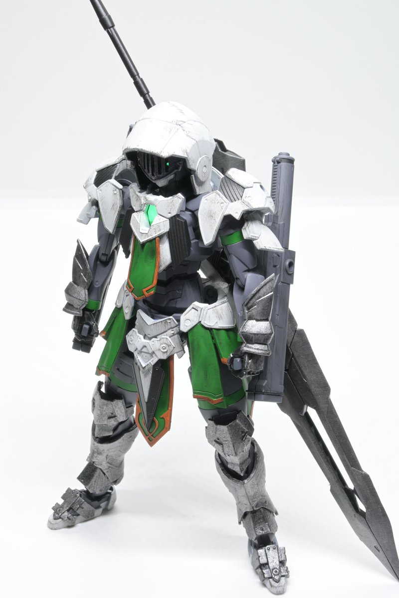 M_SsuUIi's tweet photo. 30MFのアバターを作りました！

自分の分身ということで、トンファーに大剣にフード＆甲冑など、自分が好きな要素を詰め込みました！
エレメントコアはもちろん緑(翠)！！ https://t.co/mwQGg5Pz5x