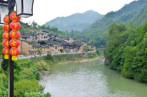 HeySeaFujian's tweet photo. No paved roads, running , water,  stable income, or permanent township office — that was Xiadang Township, Ningde, in the 1980s.
Today it thrives with tourist trails, tea plantations and homestays.
This is what "leaving no one behind" looks like in Fujian. 🌿

#CPC105 #Ningde https://t.co/Ntblv5SF6q