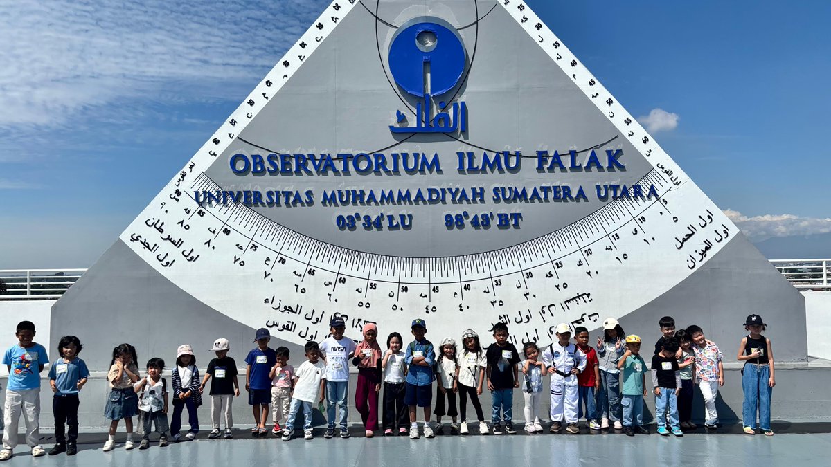 OIFUMSU's tweet photo. OIF UMSU kedatangan adik-adik lucu dari Wonder Kids Play Club dalam rangka kegiatan field trip yang didampingi oleh orang tua

Rabu, 16 Muharram 1448 H / 01 Juli 2026 M

OIF UMSU
“Memotret Semesta Demi Iman dan Peradaban”
#umsumedan #oifumsu #worldclassuniversity https://t.co/YQfIHUOGWM