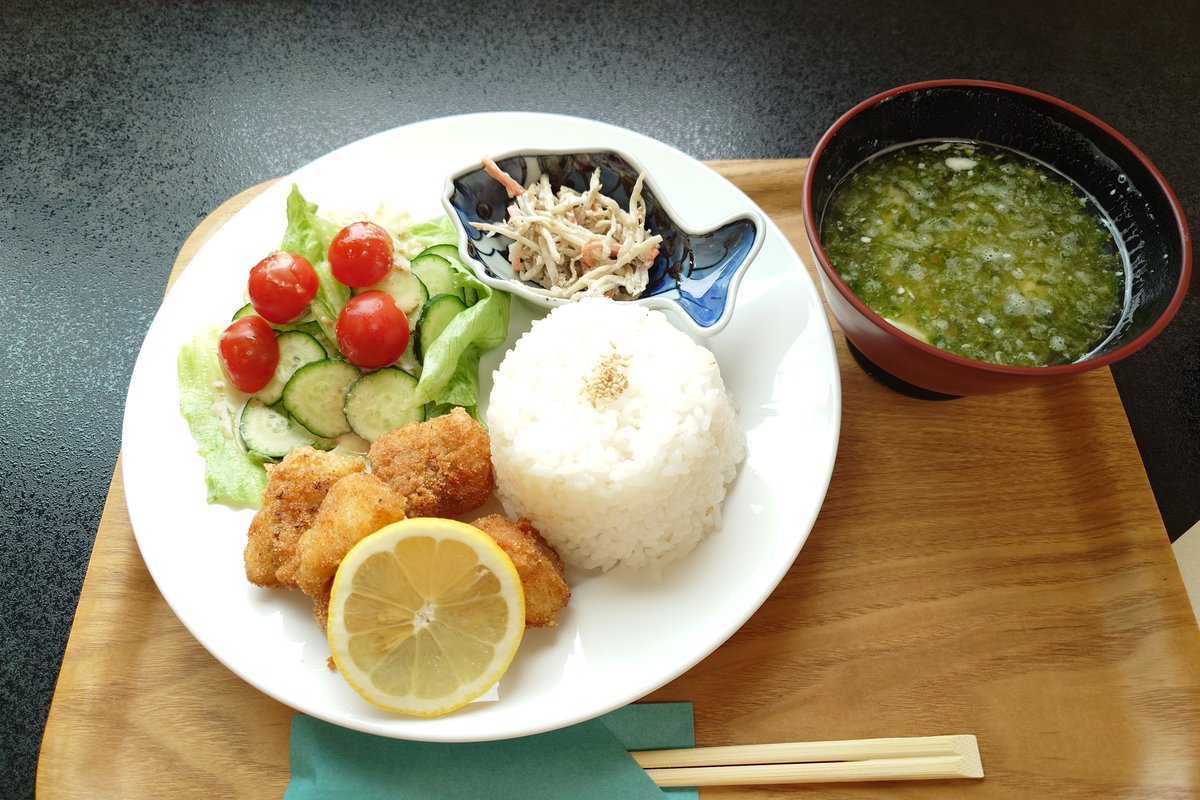 ysyktzk's tweet photo. 夢にまで見た浜通りライフ 通算73日目
きょうのお昼ごはんは常磐ものアンコウのお魚プレート♪
松川浦のアオサの味噌汁付き^^
SLOW DAYS Cafe(いわき市久之浜)
#ランチ #お昼ごはん #昼食 #昼めし #常磐もの #あんこう #SDCafe #スロデ #福島 #fukushima #いわき #久之浜 #久ノ浜 https://t.co/HzW6xYUUCn