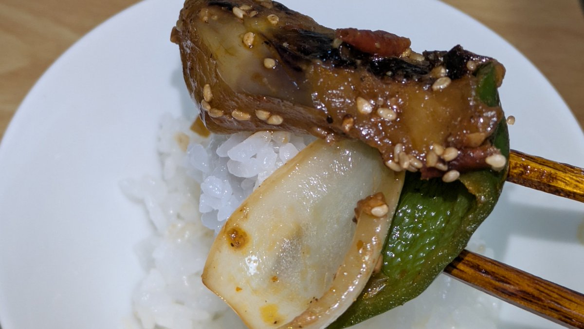Tami_Yamato's tweet photo. 令和八年七月一日

朝ごはん
・白御飯と和布蕪納豆
・夏野菜の旨辛味噌炒め
・お味噌汁

ご馳走様でした。

 久々の濃い味付けで、
御飯が旨かったっす！ https://t.co/z3z0BavbYu