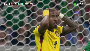 elangelazul's tweet photo. El único con sangre en la cara, el mejor de Ecuador Yeboah https://t.co/hoMRuliV1v