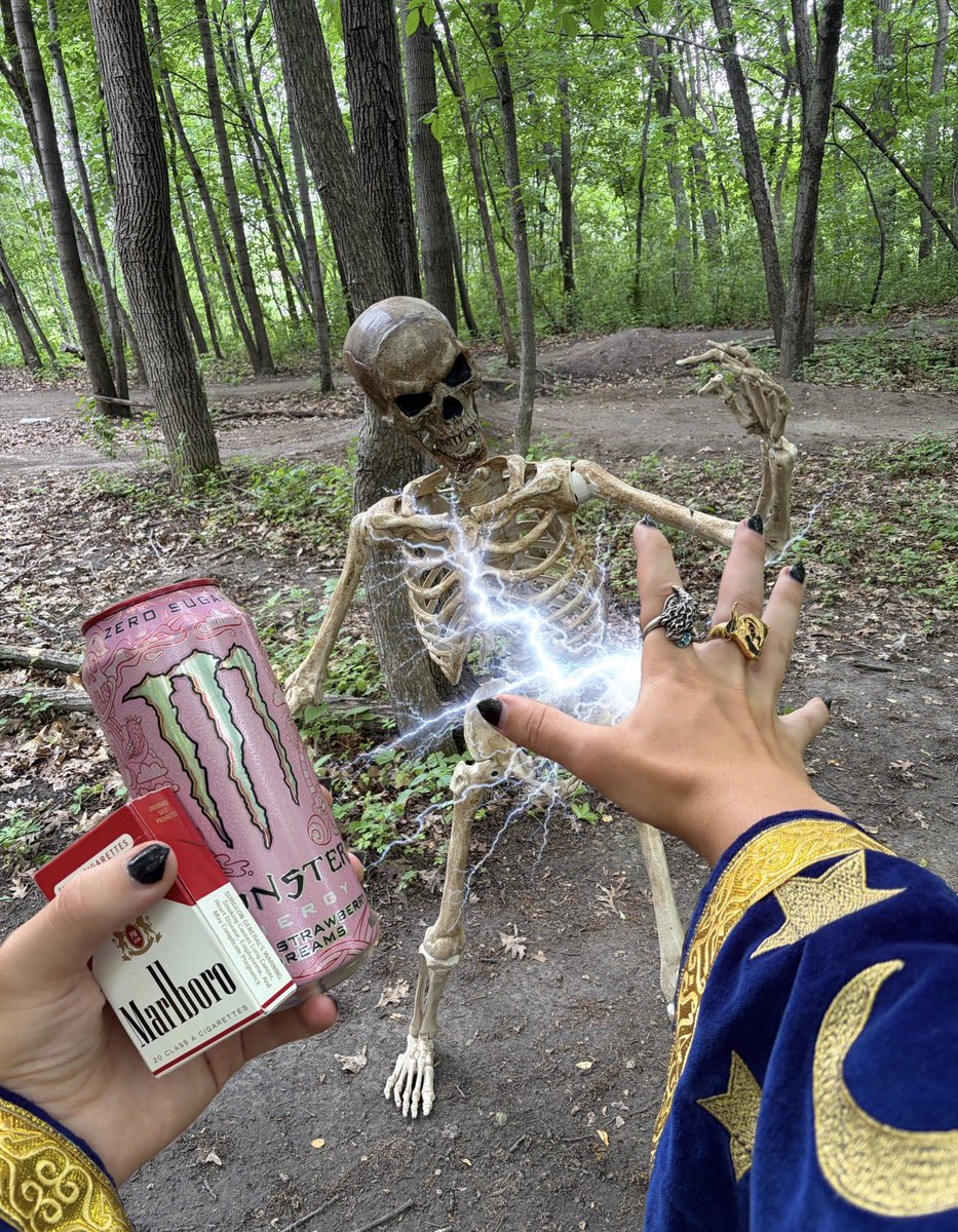 gregthesorcerer's tweet photo. Fuckin’ skeletons won’t stop harassing me https://t.co/wT4FMvoAsK