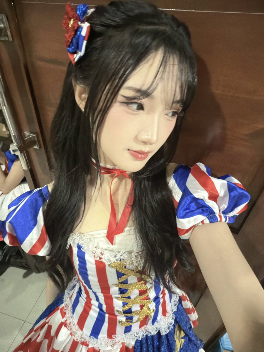 Delynn_JKT48's tweet photo. TERIMAKASII SURABAYA DAY 2 KEMARINN❤️‍🔥  letsgoo kita nantikan day 3 hari ini yaa!! see youu #TreamDim https://t.co/1verjifxYi
