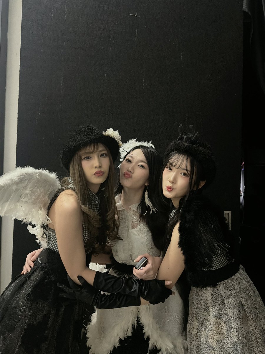 Delynn_JKT48's tweet photo. TERIMAKASII SURABAYA DAY 2 KEMARINN❤️‍🔥  letsgoo kita nantikan day 3 hari ini yaa!! see youu #TreamDim https://t.co/1verjifxYi