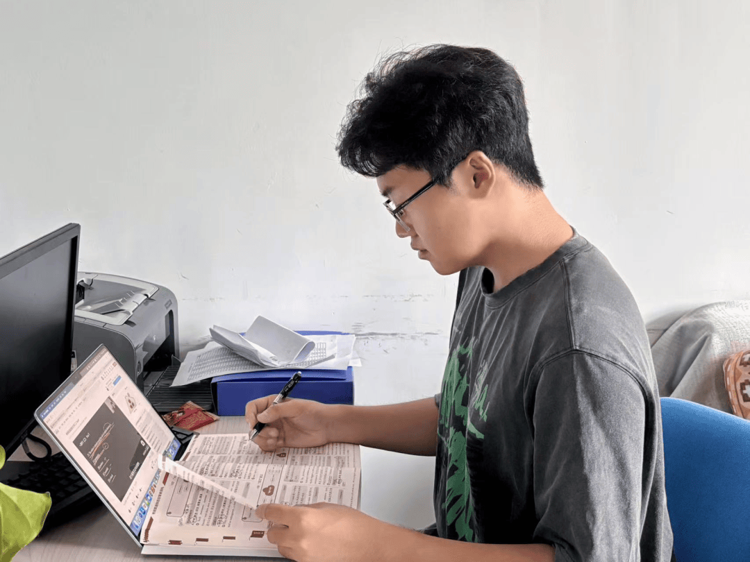 Belowme25's tweet photo. Just got my final exam result! All that late nights and hard work finally paid off. Grateful for every step of this journey. https://t.co/lybUKtSwuf