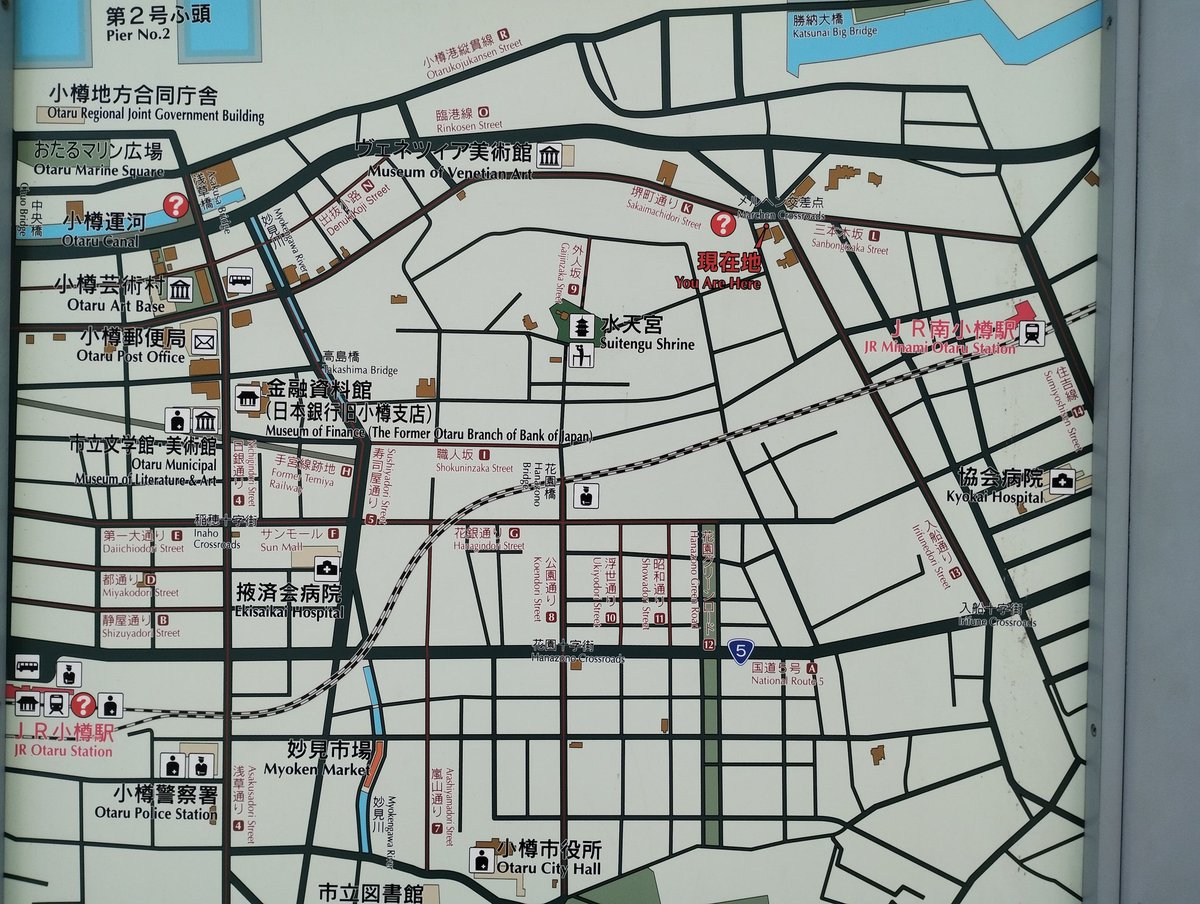 arikatou72's tweet photo. 南小樽から小樽まで歩いてみた
営業前の定番観光スポットは地元の方が行き交う程度の日常空間
大定番の小樽運河撮影スポットも早起きの同輩がチラホラ
シャッター押しを頼まれたから
お返し撮影してもらいました https://t.co/4ekCcpyILT