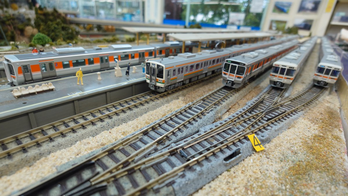 usa_sfc_train's tweet photo. 外は雨降ってますので、今日は屋内で模型を転がす。 https://t.co/10peFvYGMF