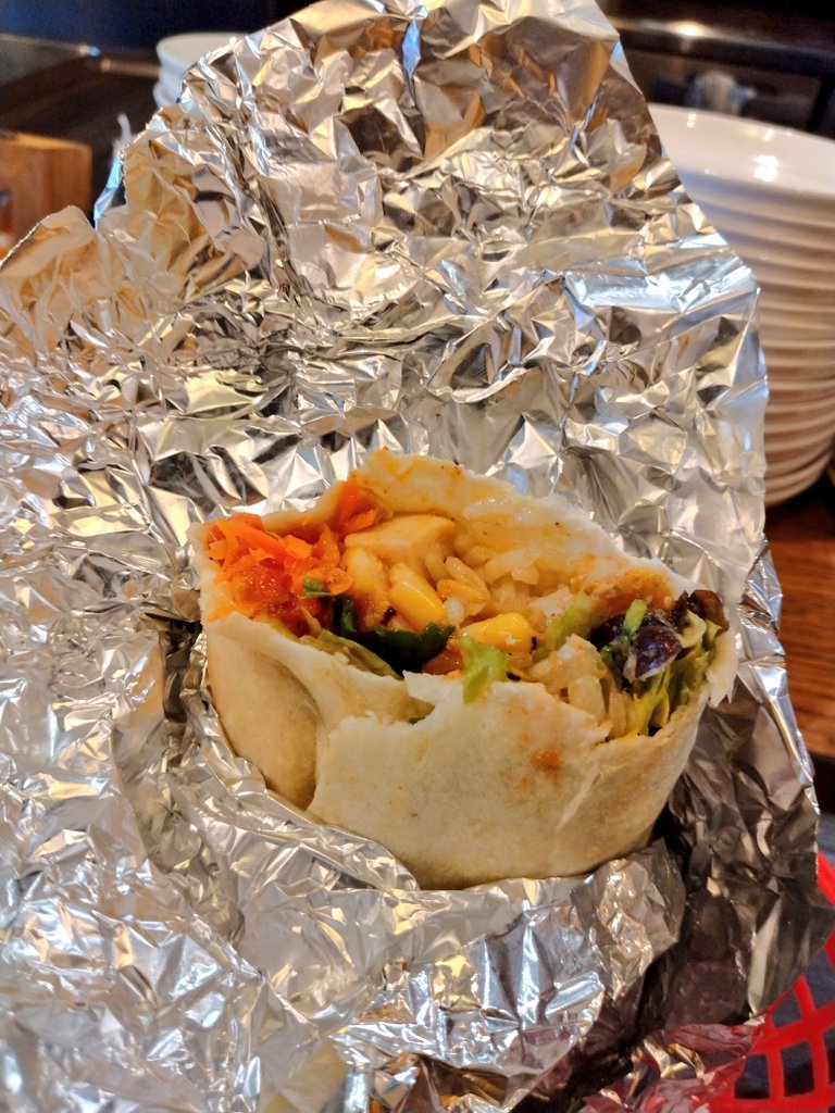 IrryUra's tweet photo. やっとのこと初来店のMIL COMIDASさん。
ブリトーというやつを初めていただく。 https://t.co/pXmZMFqo7C