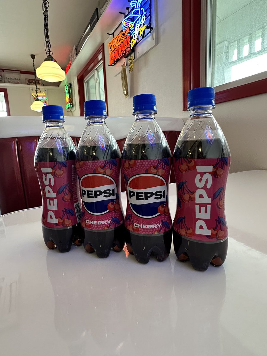 MagnetDiner's tweet photo. PEPSI CHERRY🍒
Coca Cola Cherry🍒
入荷しました🍒 https://t.co/aQC8yU3Ro0