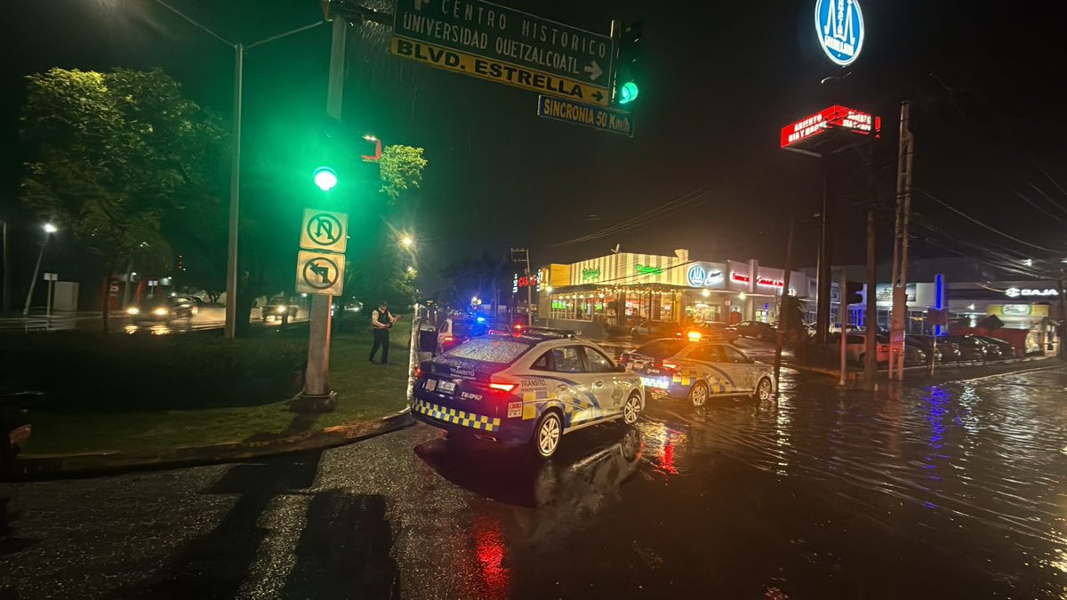 segpublicaira's tweet photo. Por acumulación de agua se mantiene cerrado un tramo de la avenida Guerrero. Si circulas por la zona, utiliza las vías alternas para llegar con mayor seguridad.

✅ Rutas alternas:
• Av. Estrella
• Av. Arandas

#Irapuato27 #ProtecciónCivil #ConPasoFirme https://t.co/F4acZqPY75
