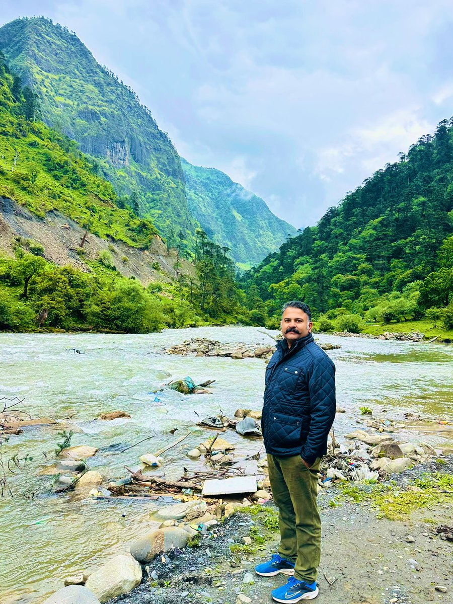 MaanDhamora's tweet photo. Nestled in the pristine wilderness of Damteng (Domtsang is a remote border village located in the Thingbu circle of the Tawang district, Arunachal) nature unfolds in its purest form through emerald valleys, crystal-clear rivers, majestic mountains and soothing hot water springs. https://t.co/iGlH6twEep