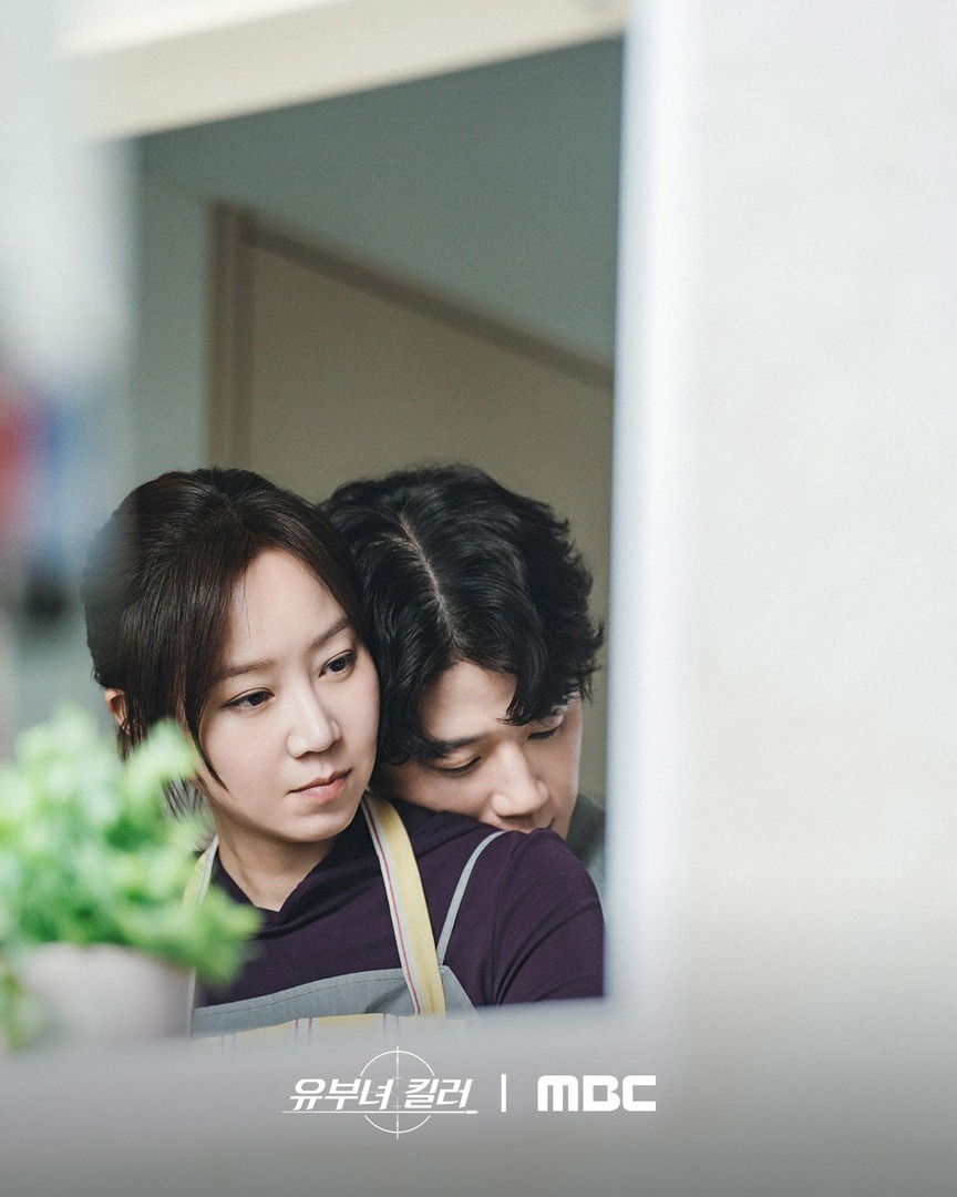 kdrama_menfess's tweet photo. MAMAH PAPAH 😍😍😍
Still cut Gong Hyo Jin dan Jung Junwon buat •kdm• A Bona Fide Killer. Tayang 31 Juli 🤩. Siapa nungguin? https://t.co/HrVl0ig95x